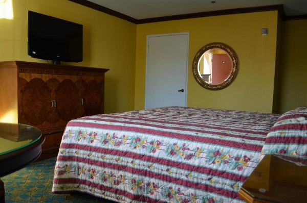 Cloud 9 Inn LAX image 17