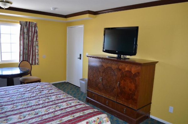 Cloud 9 Inn LAX image 20