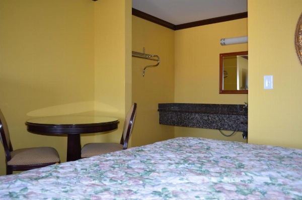 Cloud 9 Inn LAX image 8